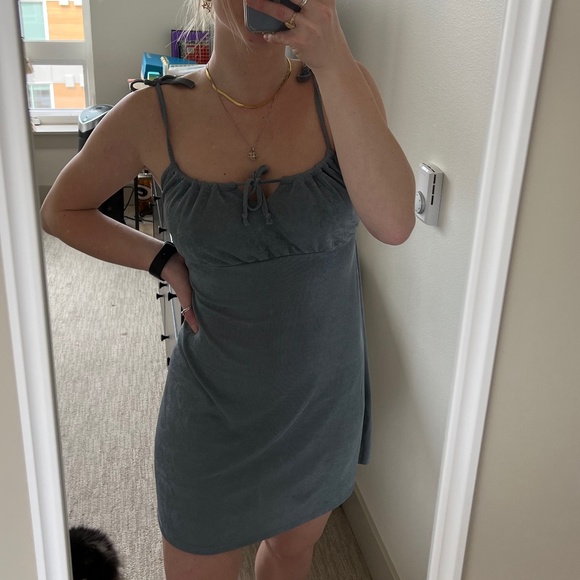 Dress - Picture 2 of 4